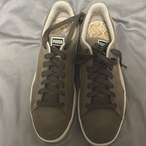 Brand new comes without box